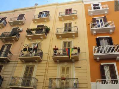 Il nostro viaggio comincia da via Durazzo 21, l� dove si staglia un palazzo del 1923 dal colore giallo ocra